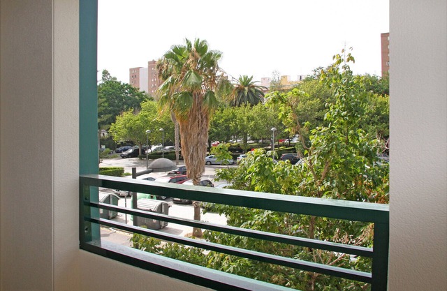 APARTAMENTO LAS CIENCIAS F. WIFI + AIRE ACONDICIONADO + PARKING