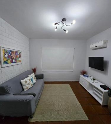 Apartamento no Guarujá Praia da Enseada para até 6 pessoas, com Ar Condicionado, a 800 metros - 5 minutos a pé