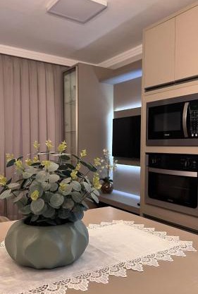 Apartamento para casais próximo à roda gigante com uma vaga de garagem