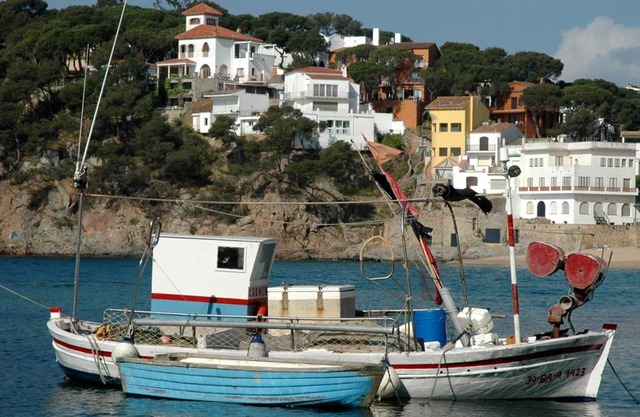 Apartamento playa LLAFRANC (Costa Brava). + Moto SCOOPY. WIFI. Semanas
