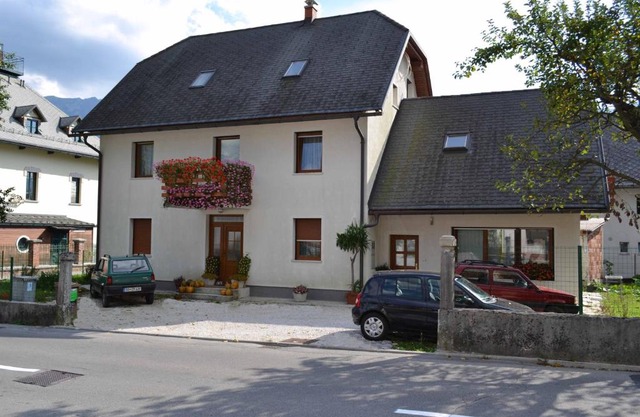 Apartmaji pri Ticelnu