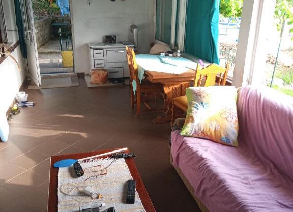 Apartman 80kvadrata sa pratećim sadržajima.Na metar od skadarskog jezera