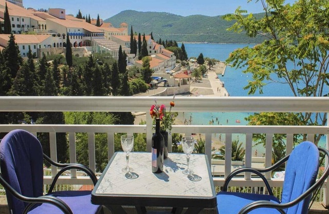 Apartmani Jurković / Comfort apartment with sea view 3