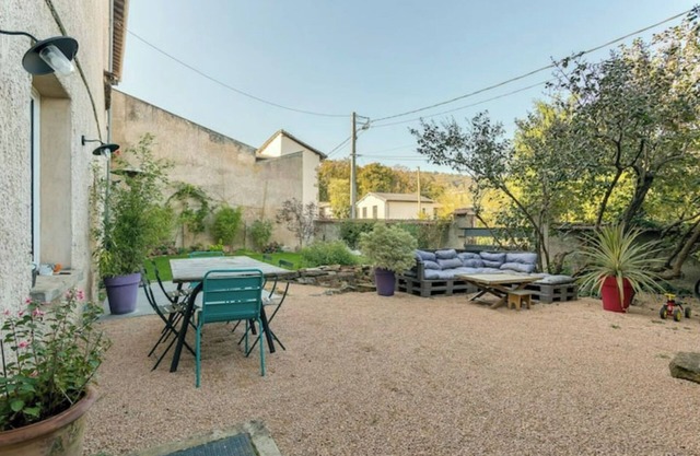 Apartment with garden in charming property