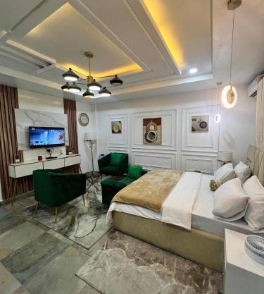 Apartment 004 Royale