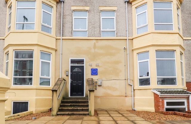 APARTMENT 1 @ BLACKPOOL SLEEPOVER, pet friendly in Blackpool