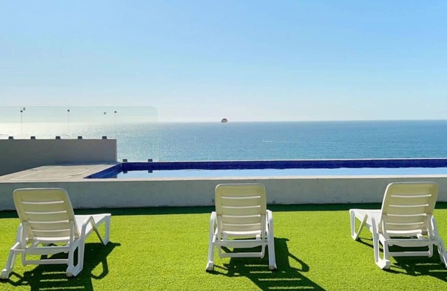 Apartment 1 block from el malecon with ocean views