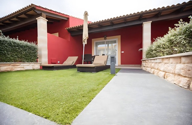 Apartment '10' with Shared Pool, Wi-Fi and Air Conditioning