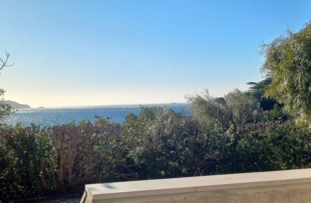 Apartment 110m2 5 min walk from the beach, sea view