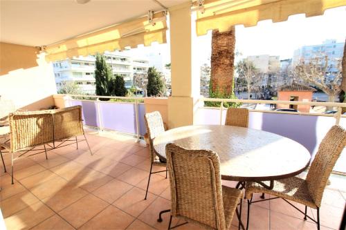 Apartment 2 bedrooms2 bathroomsterrace equipped in Palm beach area