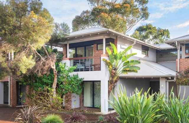 Apartment 37 | Walk to Cafes | Family Friendly