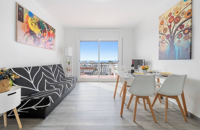 Apartment 'Apartamento Moderno Y Soleado' with Sea View, Wi-Fi and Air Conditioning