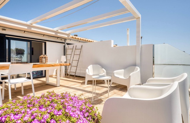 Apartment 'Apartamento Sa Perdiu N 29' with Shared Pool, Wi-Fi and Air Conditioning