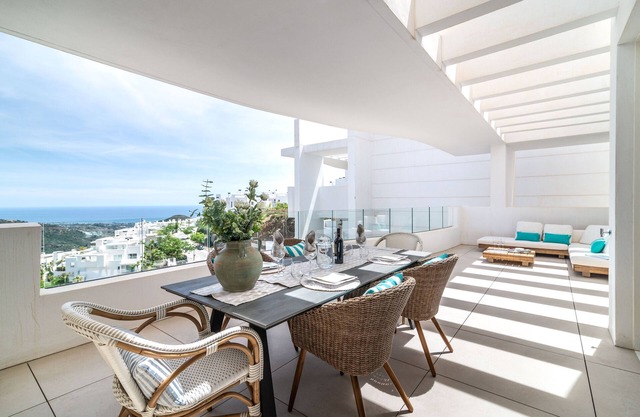 Apartment 'Avec Vues Sur Marbella' with Sea View, Wi-Fi and Air Conditioning