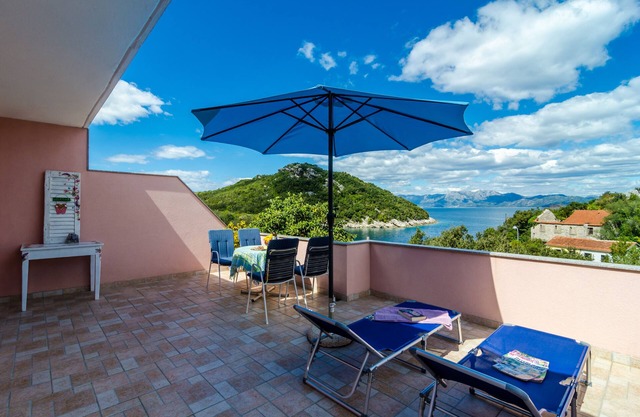 Apartment Bay Of Dreams - Two-Bedroom Apartment with Terrace and Sea View