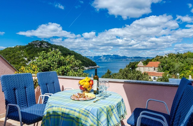 Apartment Bay Of Dreams - Two-Bedroom Apartment with Terrace and Sea View