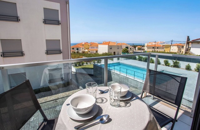 Apartment Beach Waves Home with Sea View, Pool & Wi-Fi