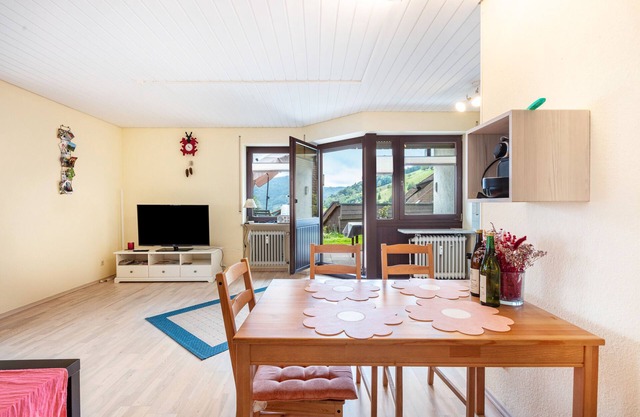 Apartment 'Blütenzauber' with Mountain View, Private Terrace and Wi-Fi