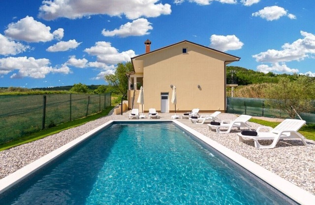 Apartment Butoniga surrounded by nature for family vacation