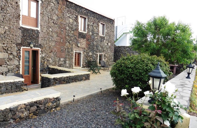 Apartment 'Casa Rural Los Perales - El Castaño' with Sea View, Shared Terrace and Wi-Fi
