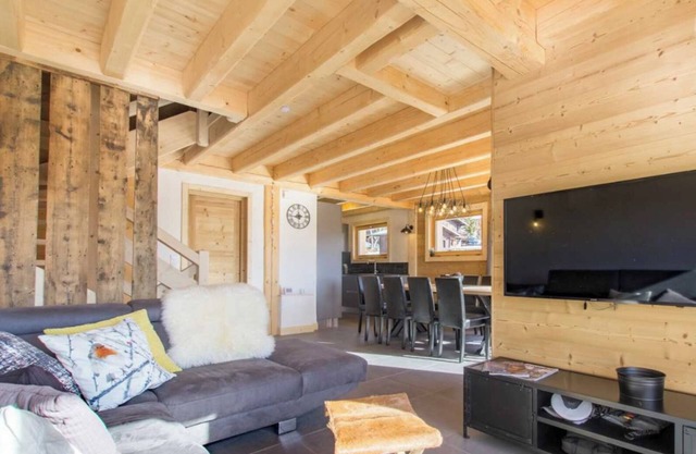 Apartment 'Chalet B - o Saisies' with Mountain View, Balcony and Wi-Fi