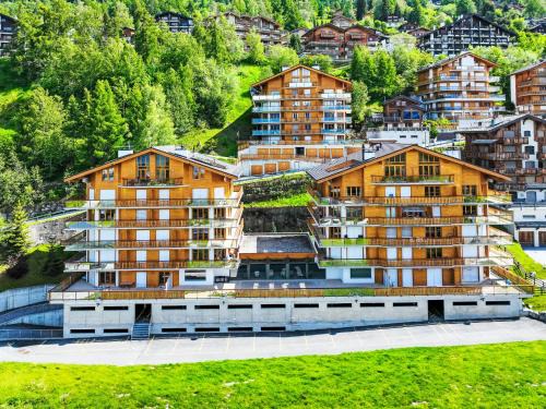 Apartment Domaine des Reines A2 by Interhome