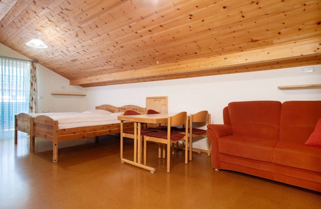 Apartment 'East' with Shared Garden, Wi-Fi and Air Conditioning