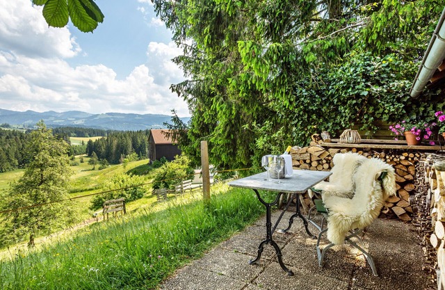Apartment 'Elfi' with Shared Garden, Balcony and Wi-Fi