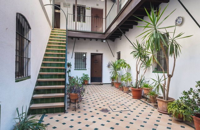 'Apartment en Puente Triana' close to City Centre with Patio & Wi-Fi