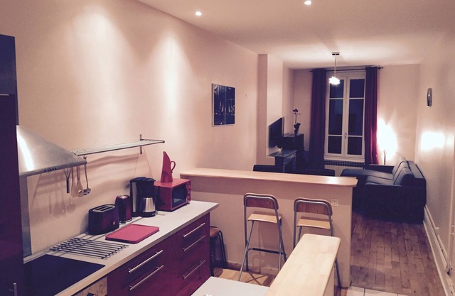 Apartment-Ensuite with Shower-Courtyard view-2 CH-62M2