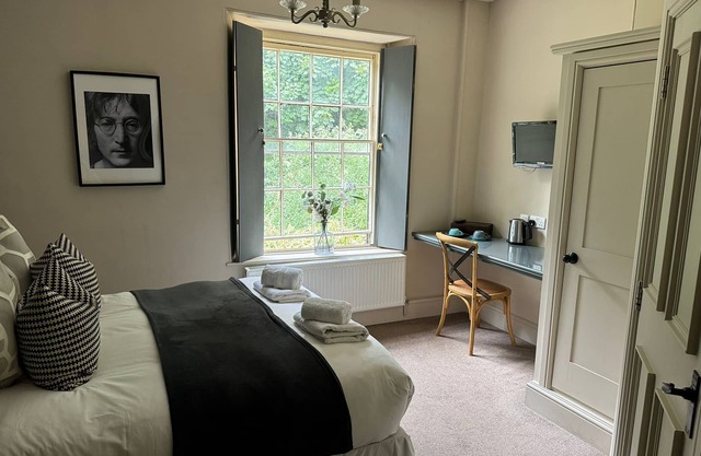 Apartment-Ensuite W/Bath