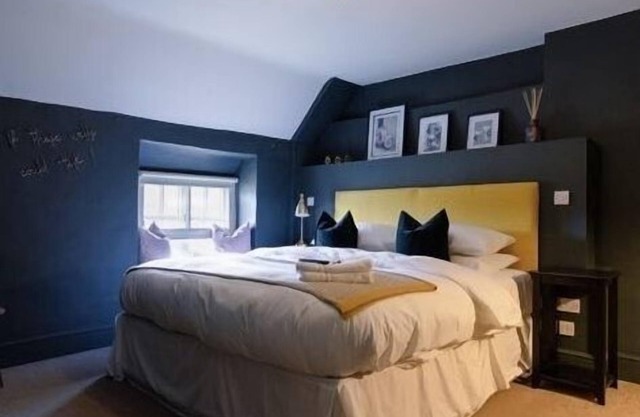 Apartment-Ensuite W/Shower