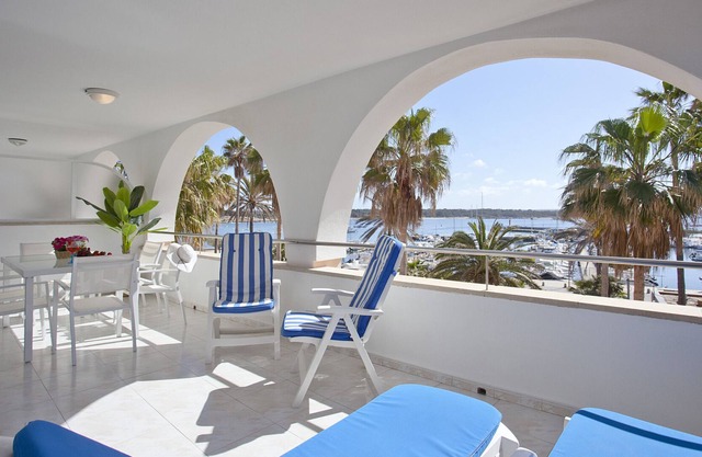 Apartment 'Edificio Puerto, apartment Vista Mar, 3 bed' with Sea View & Wi-Fi