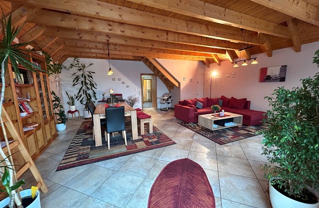 Apartment 'Ferienwohnung am Rosenberg' with Shared Garden, Wi-Fi and Air Conditioning