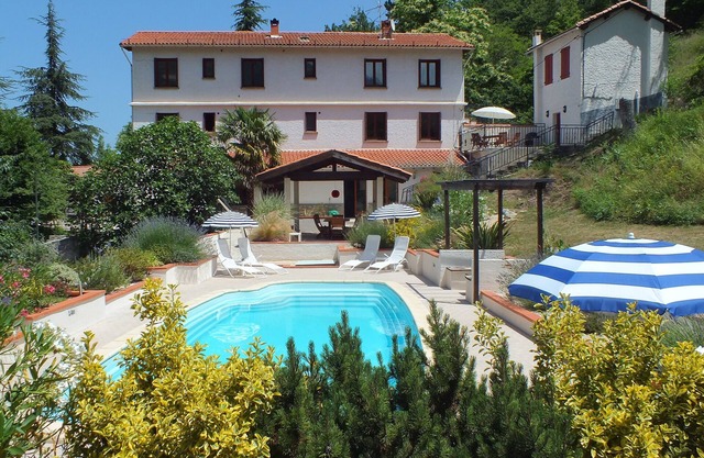 Apartment for 2-10 with gardens and pool. Prades/Perpignan, Pyrenees Orient