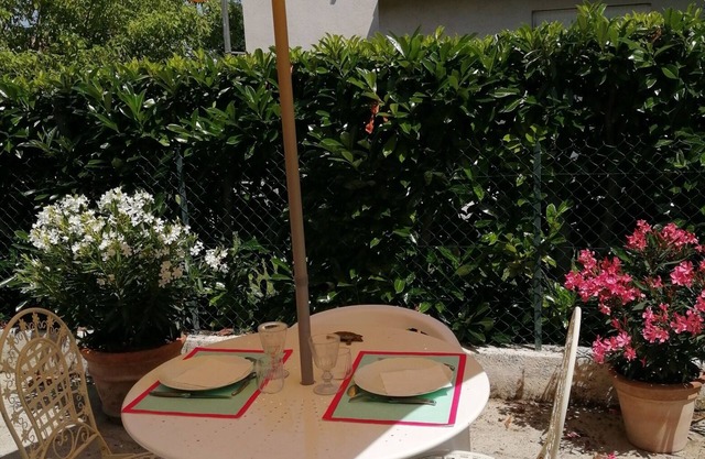 Apartment in a villa with garden, beaches 800m away
