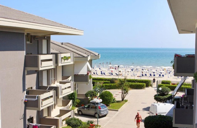 Apartment Green Marine- Palme- Ismare-8 by Interhome