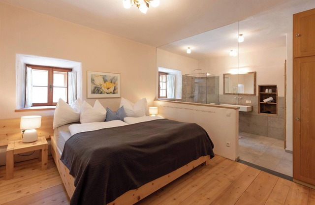 Apartment 'Hof Neuhaus Rosengarten' with Mountain View, Garden & Wi-Fi