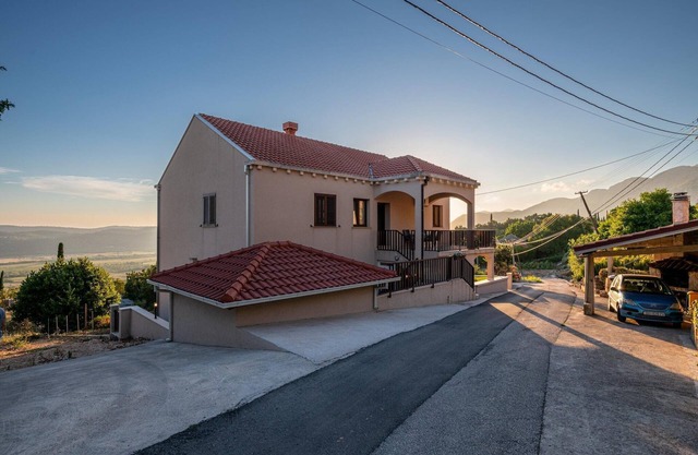Apartment in Pridvorje near Pasjaca Beach