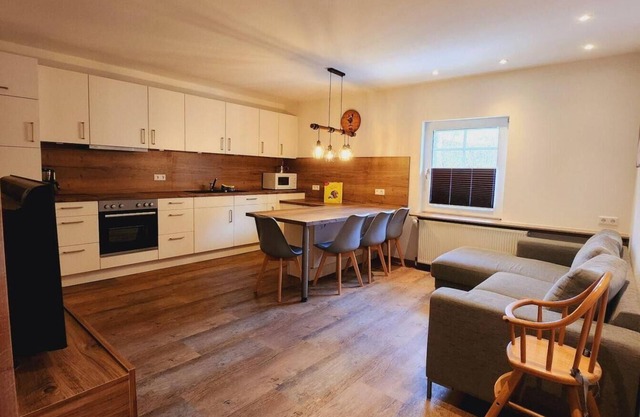Apartment 'Huhn' with Shared Terrace, Shared Garden and Wi-Fi