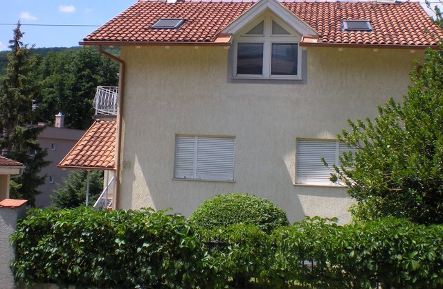 Apartment II For Holidays Surrounded With A Garden (FREE WI-FI & FREE PARKING)