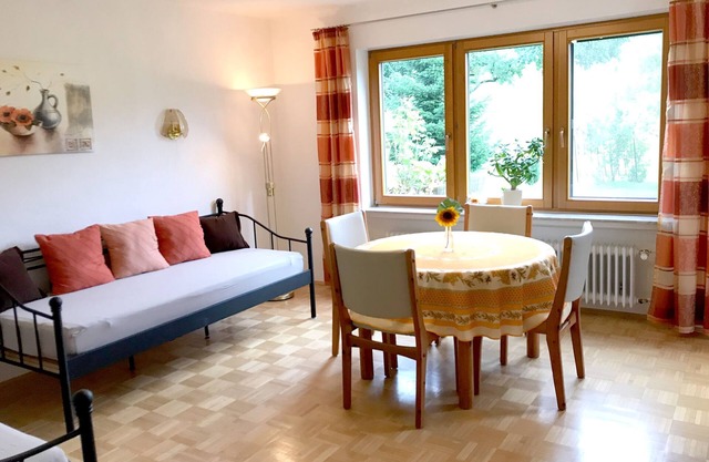 Apartment 'Im Erdgeschoss' with Private Terrace, Shared Garden and Wi-Fi