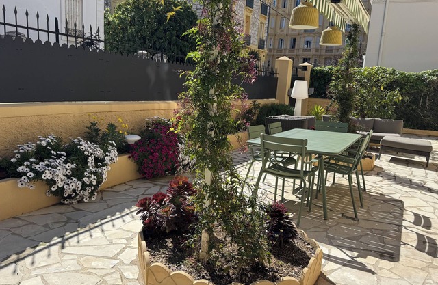 Apartment in a Belle Epoque house 5 minutes from the sea and the Negresco hotel