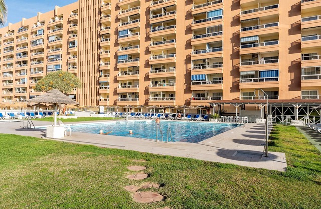 Apartment In A Hotel 'Marina View, Sunny One Bedroom Pyr' with Shared Pool and Air Conditioning