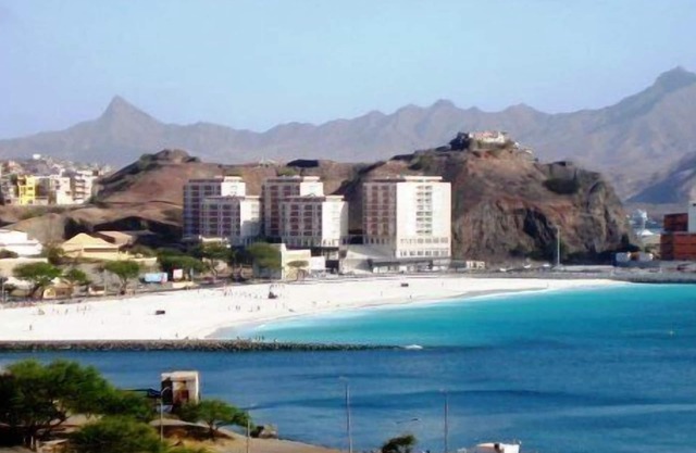 APARTMENT IN FRONT OF THE OCEAN