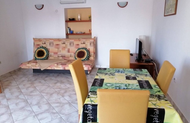 Apartment in Funtana with Terrace, Air condition, WIFI, Washing machine (4982-5)
