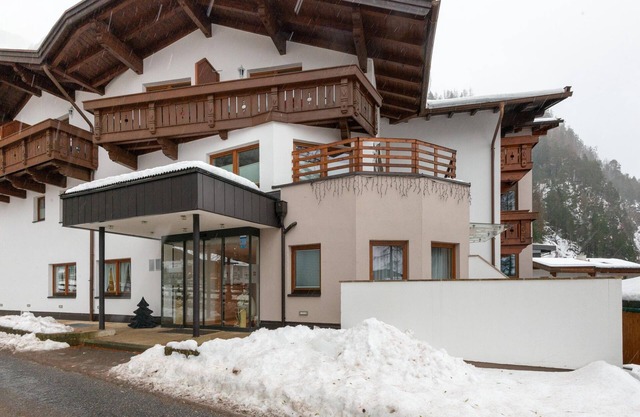 Apartment in Längenfeld with sauna