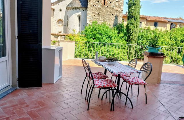 Apartment in nobiliar palace with terrace in center of the city