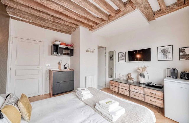 Apartment in Paris for 2 People