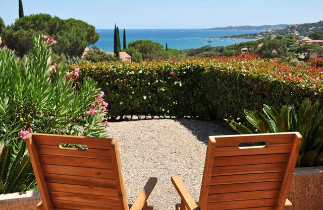 Apartment in Sainte Maxime with sea view, sleeps 4, sandy beach 300 m'away